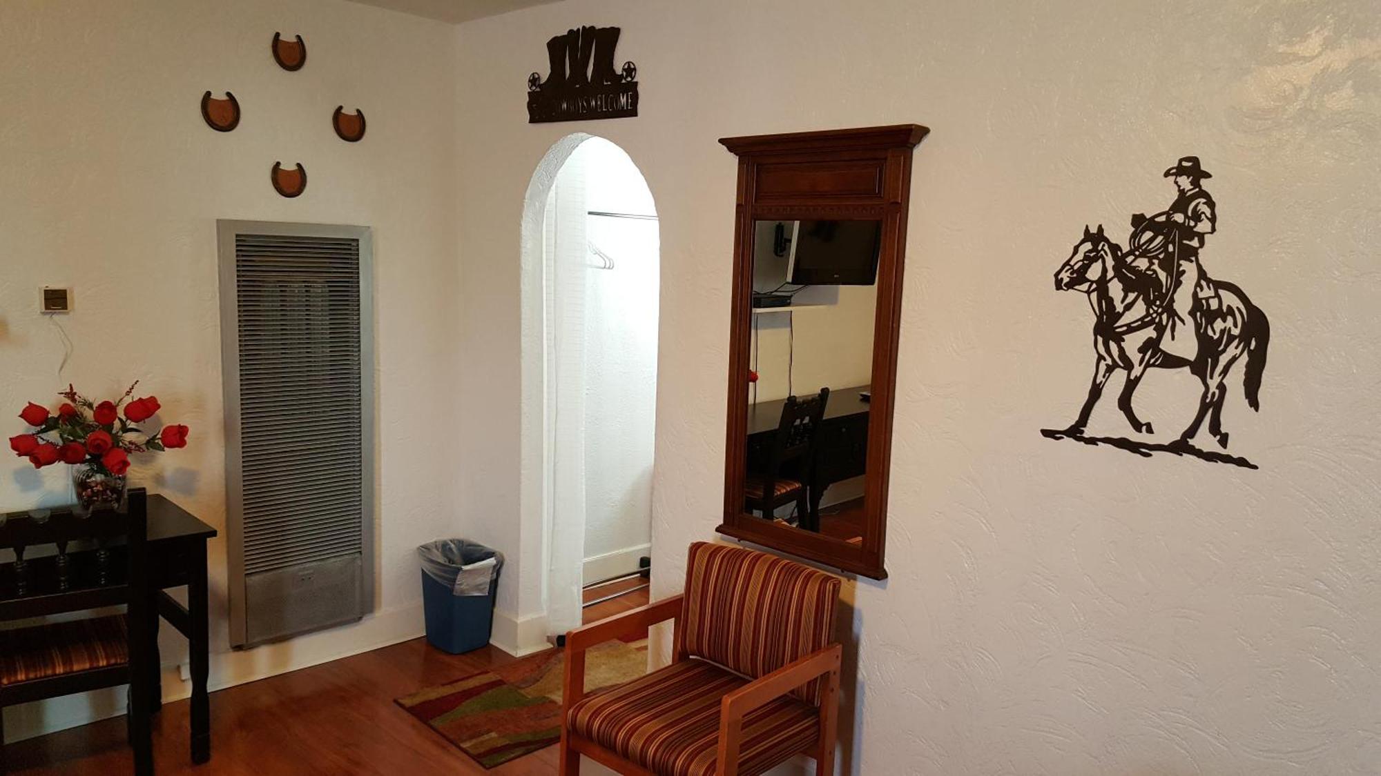 Deluxe Inn Seligman Room photo