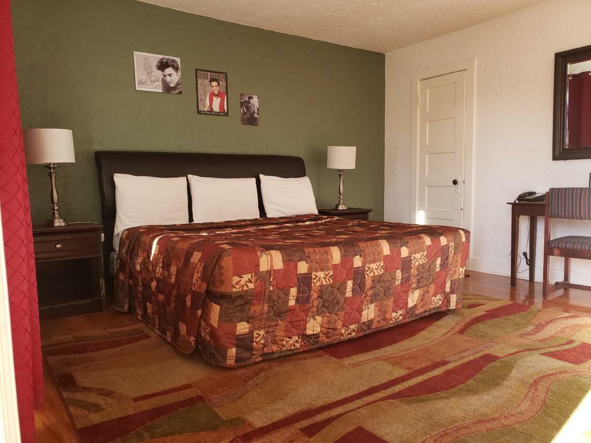 Deluxe Inn Seligman Exterior photo