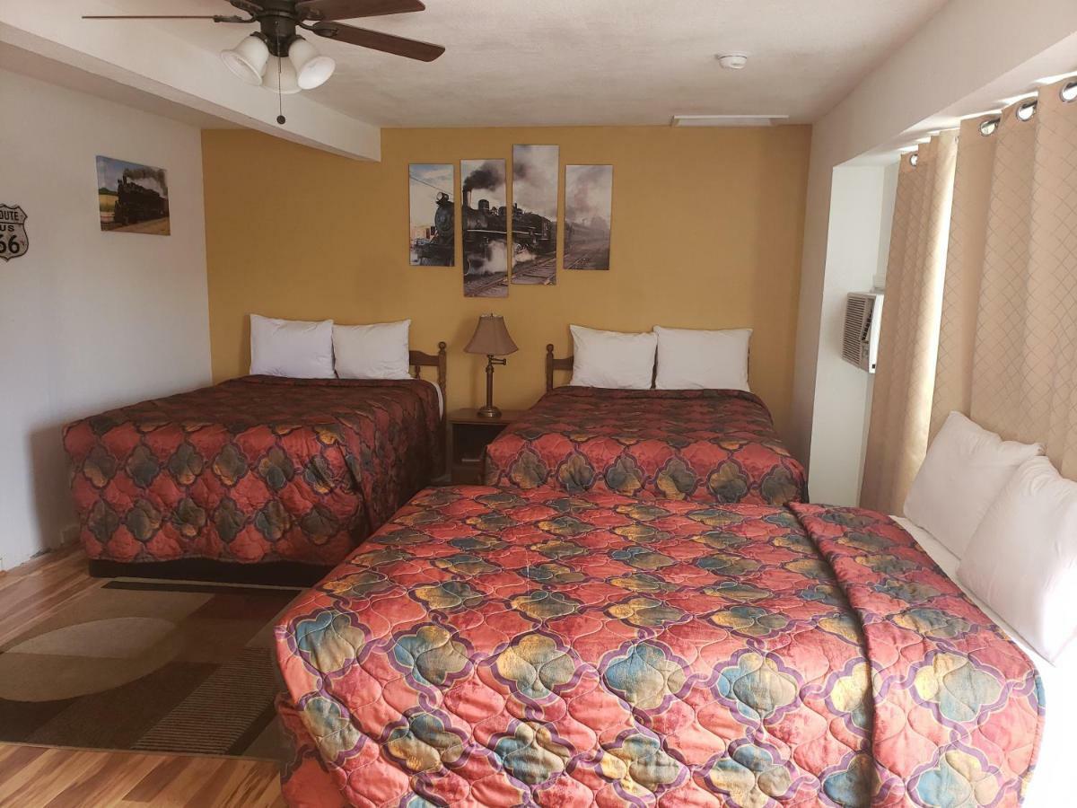 Deluxe Inn Seligman Exterior photo